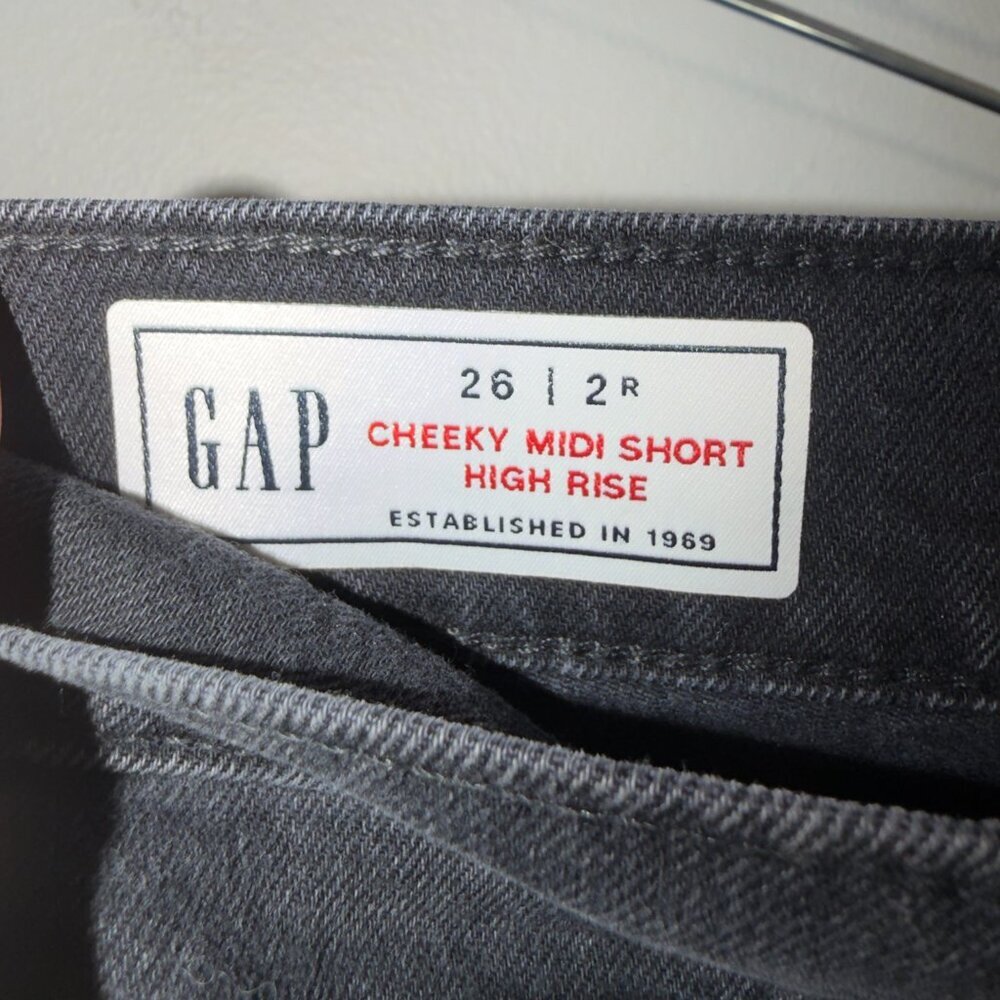 GAP Cheeky Midi Shorts 2/26 High Rise Black Frayed - Picture 3 of 5